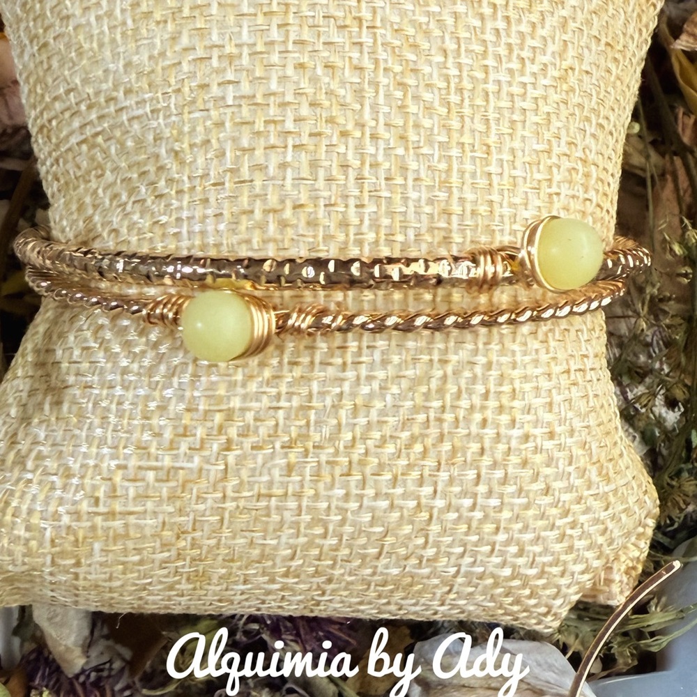 Cool layers Gold Wire Bangle Bracelet with Pale Yellow Jade Beads